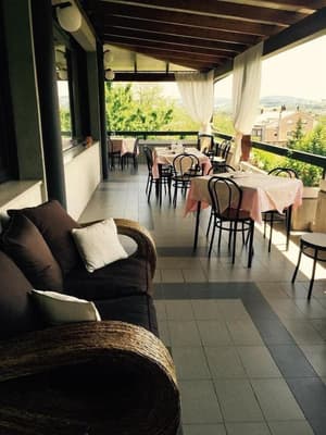 thumbnail: Outdoor dining