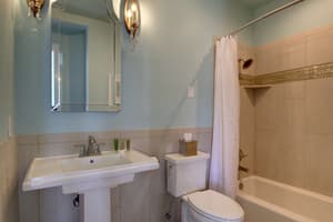 thumbnail: Interior entrance