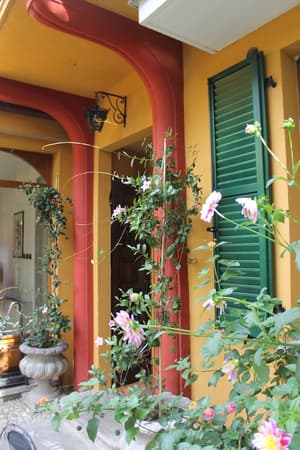 thumbnail: Interior entrance
