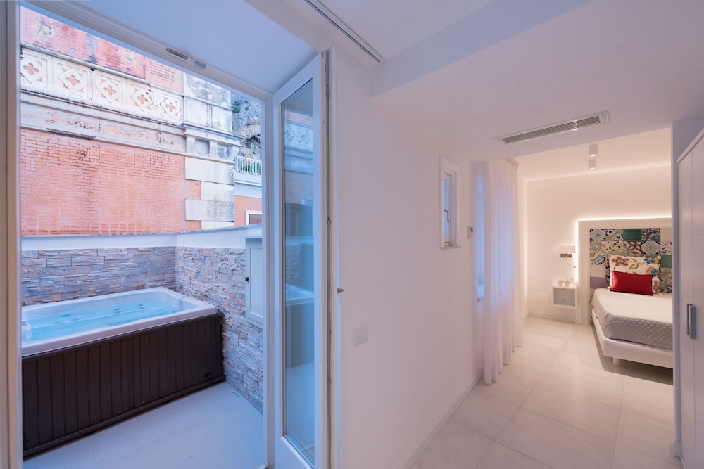 Private spa tub
