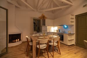 thumbnail: Dining room
