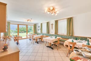 thumbnail: Breakfast area