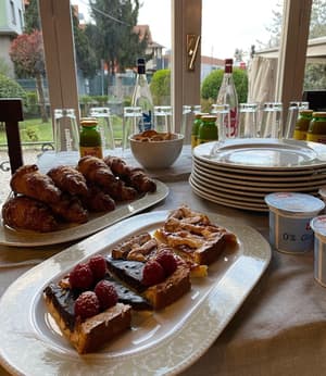 thumbnail: Breakfast area