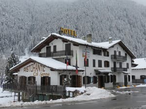thumbnail: Exterior