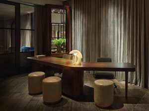 thumbnail: Concierge desk