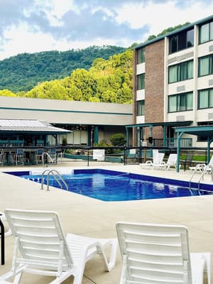 thumbnail: Outdoor pool