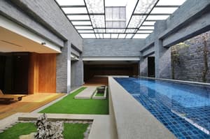 thumbnail: Courtyard view