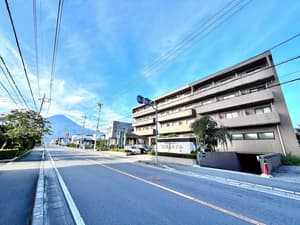 thumbnail: Exterior