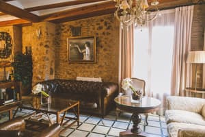 thumbnail: Bar (on property)