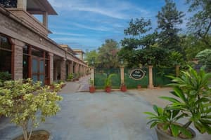 thumbnail: Front of property