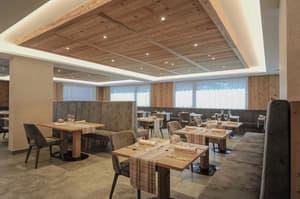 thumbnail: Restaurant