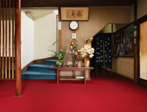 thumbnail: Interior entrance