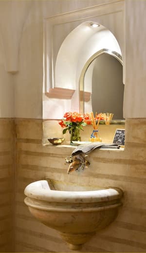 thumbnail: Interior entrance