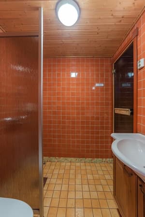 thumbnail: Bathroom shower