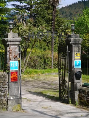 thumbnail: Exterior detail