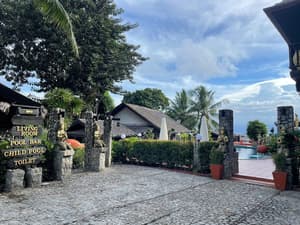thumbnail: Front of property