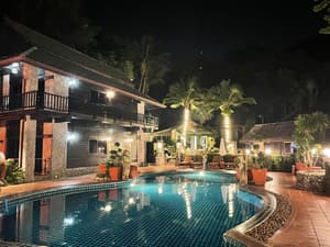 thumbnail: Front of property