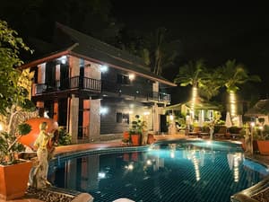 thumbnail: Front of property
