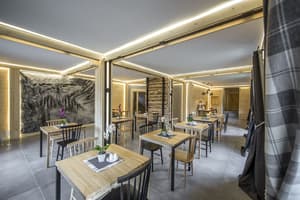 thumbnail: Restaurant