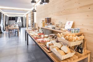 thumbnail: Breakfast area