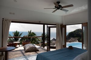thumbnail: Interior entrance