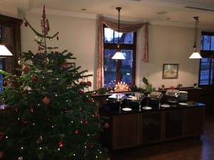 thumbnail: Family dining