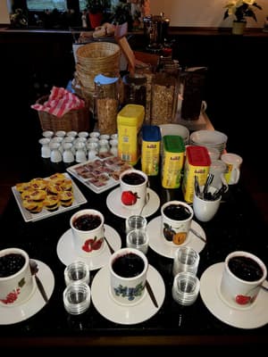 thumbnail: Breakfast area