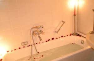 thumbnail: Deep soaking bathtub