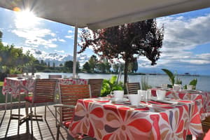 thumbnail: Outdoor dining