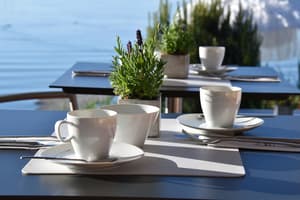 thumbnail: Outdoor dining
