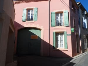 thumbnail: Front of property