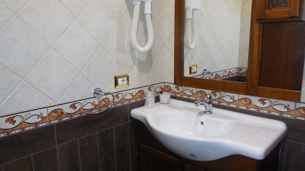 Bathroom sink