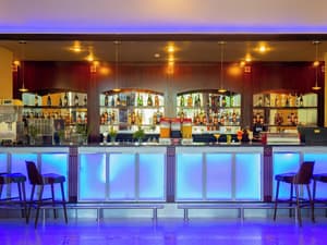 thumbnail: Lobby lounge