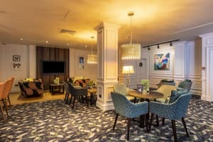 thumbnail: Bar (on property)