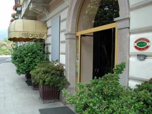 thumbnail: Interior entrance