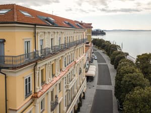 thumbnail: Exterior