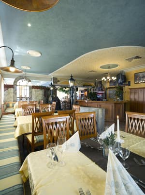 thumbnail: Restaurant