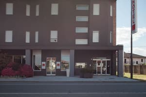 thumbnail: Restaurant