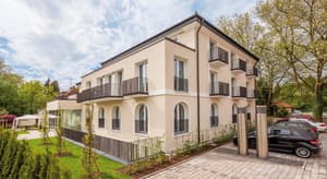 thumbnail: Front of property