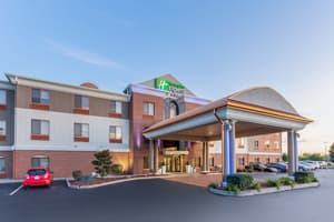 Holiday Inn Express & Suites - O