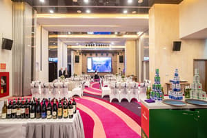 thumbnail: Banquet hall