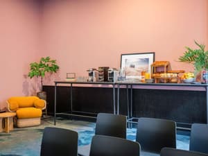 thumbnail: Business center
