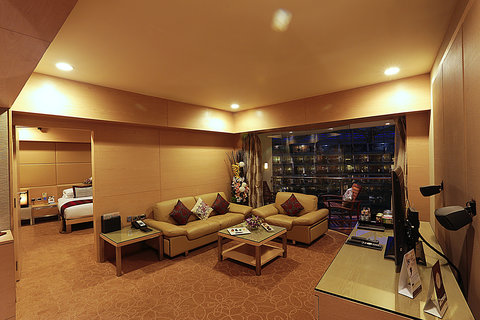 Neptune Premier Suite at Hotel Sahara Star Mumbai