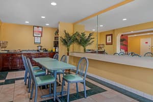 thumbnail: Breakfast area