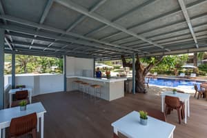 thumbnail: Bar (on property)