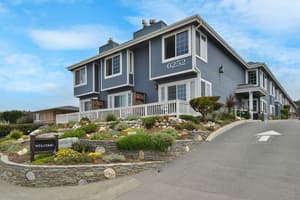 thumbnail: Front of property