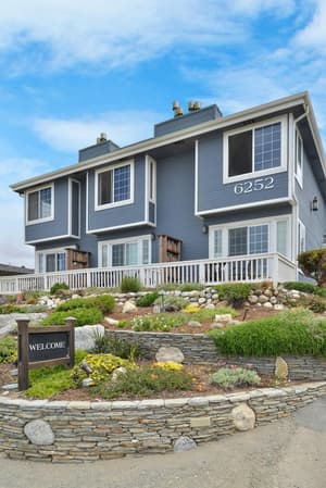 thumbnail: Exterior