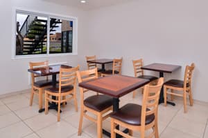 thumbnail: Breakfast area
