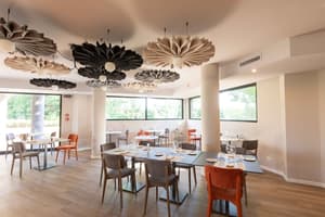 thumbnail: Restaurant