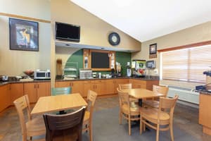 thumbnail: Breakfast area